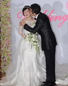 明星婚礼父母照片,父母温馨瞬间感动全场